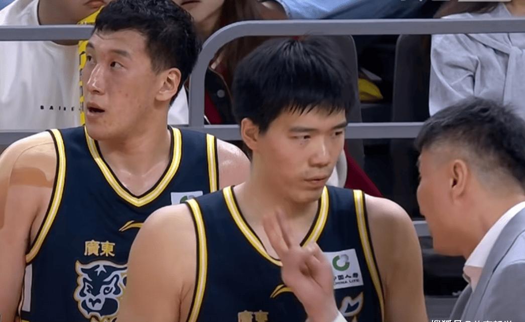 焦泊乔离开，下一个勇于填补广东男篮内线黑洞的人已出现。媒体人爆料，广东队可能会