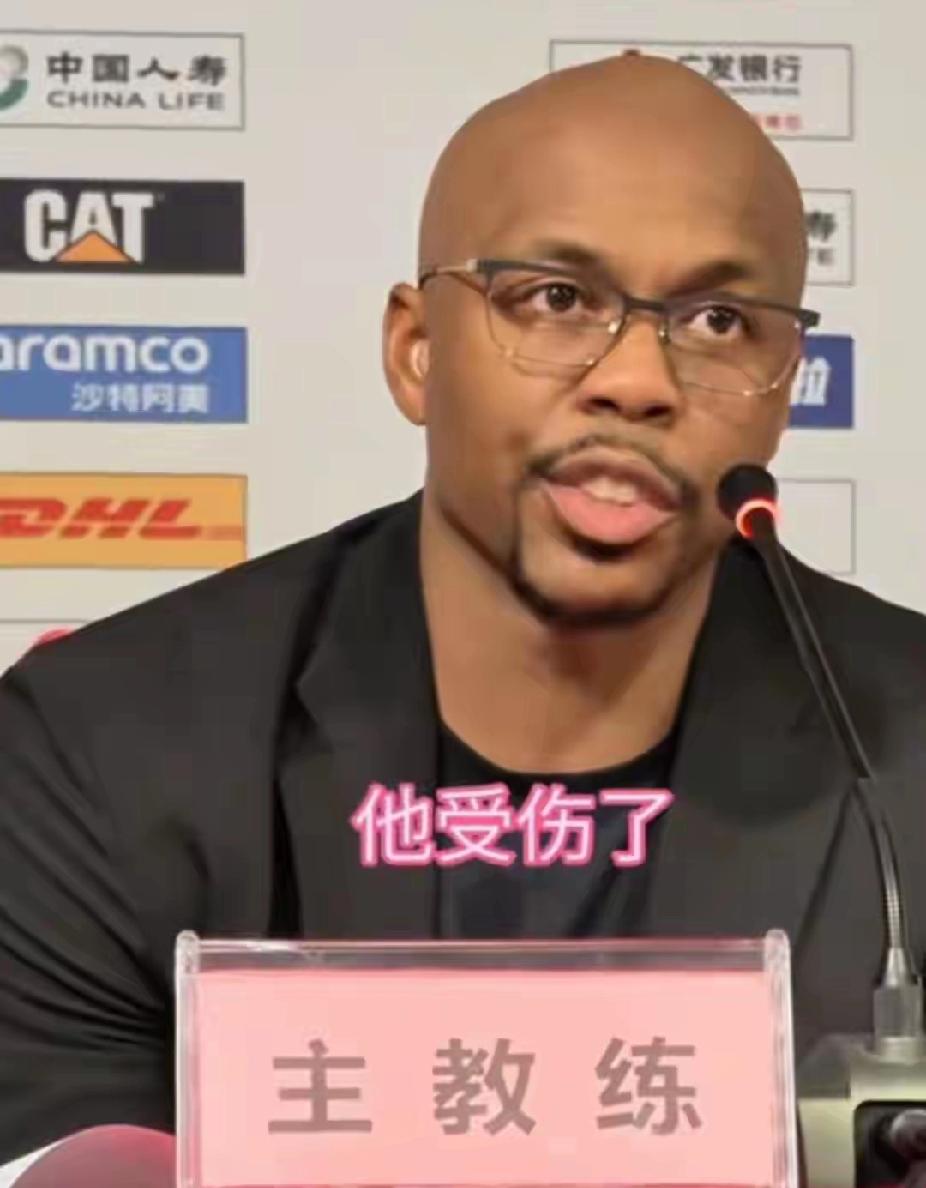 米切尔苦恼原因解密：郭艾伦受伤不能打，徐昕应该强化身体对抗就算广州队打宏