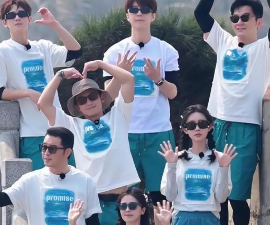 2026年3月28日，《奔跑吧》第14季在海南海口海边录制“黄蓝大战”主题节目，