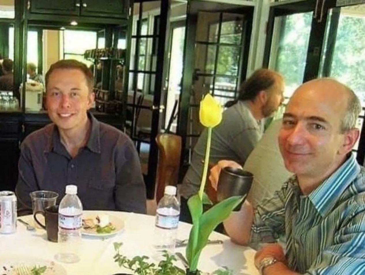 太空双雄：马斯克和贝索斯