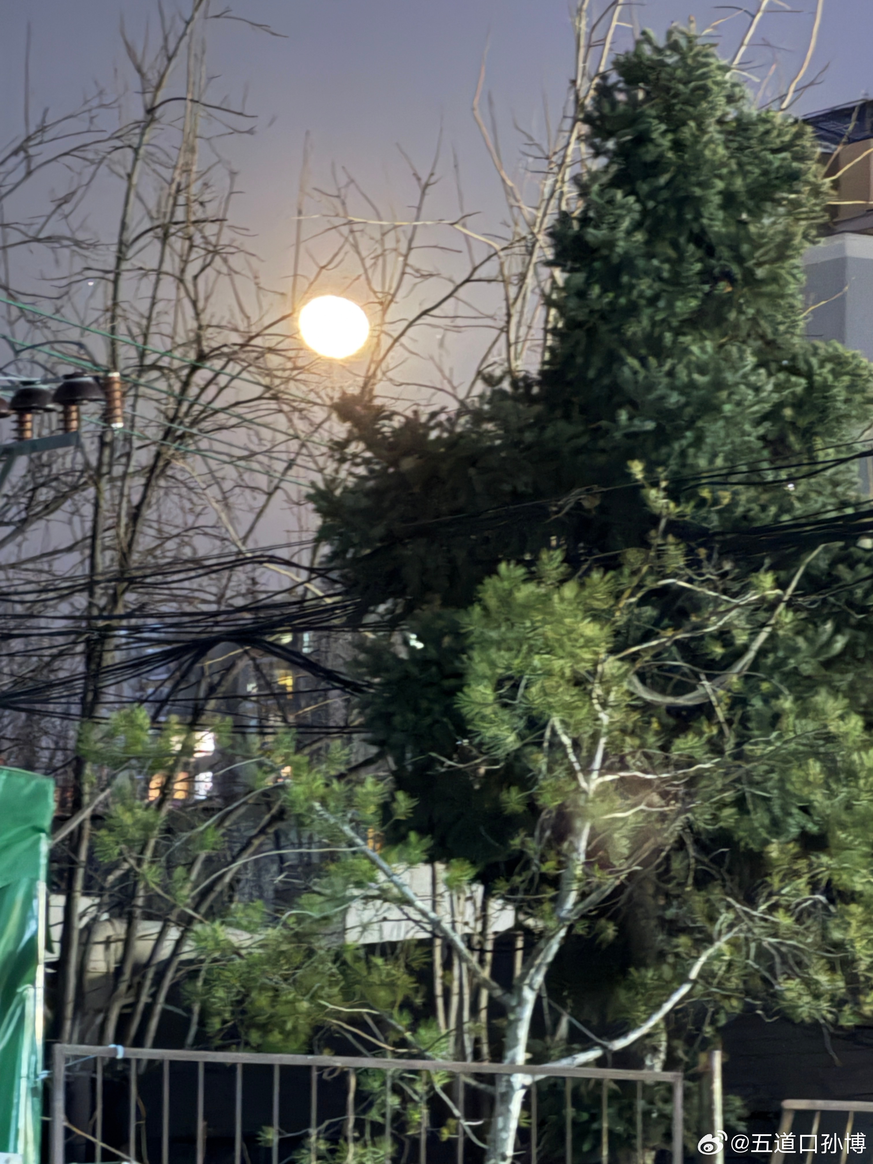 今天下午尾盘平了一部分，擦。。。少赚好几碗牛肉面。。。