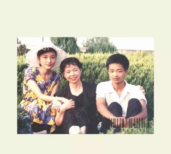 青年时期的周涛好像山口百惠[玫瑰]