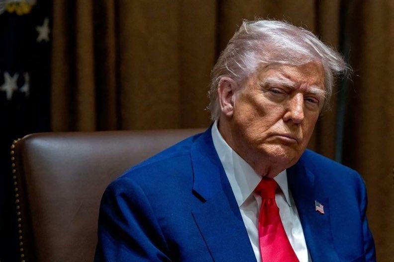 联合早报今天报道：“美国总统特朗普宣称，他‘自身的道德准则’是他下令在全球范围内