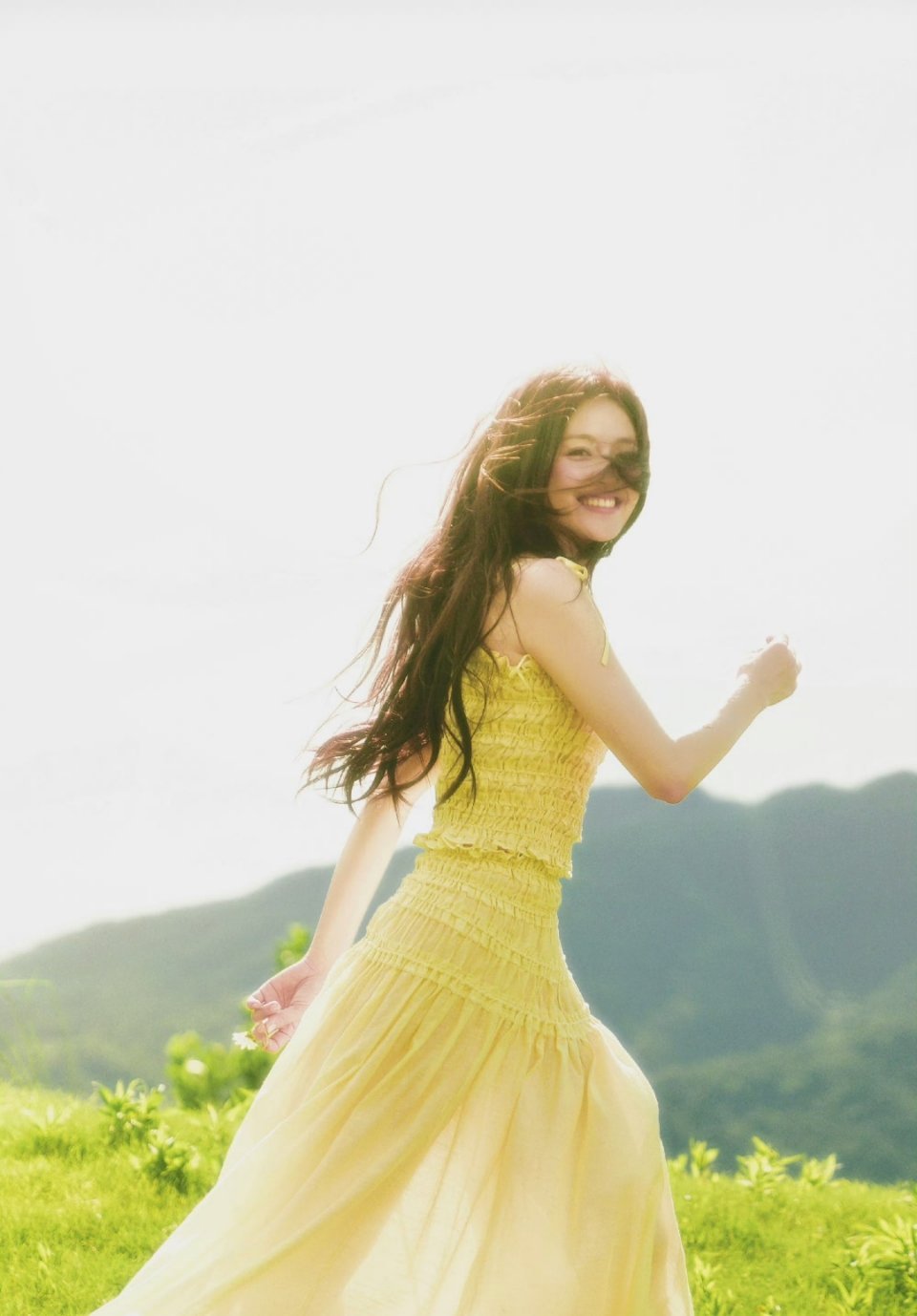 李兰迪民选沈娇娇之一李兰迪真的是民选沈娇娇的天选人选！自带灵动娇俏的气质，眉眼间