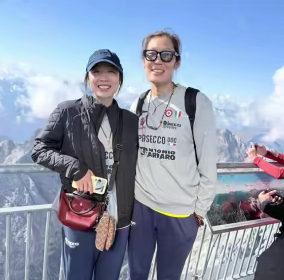 朱婷和姚迪将团建活动变成二人美好假期