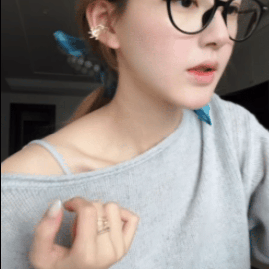 赵露思注重一下隐私好不