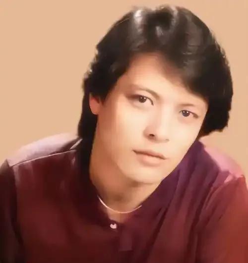 77岁的刘文正消失33年后近来曝光行踪。原来，他并未离世，而是隐居在菲律宾的一座