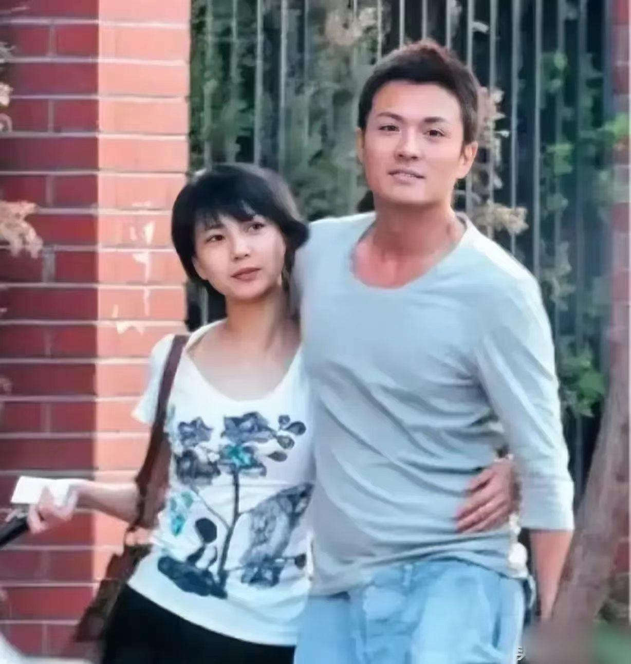 一次访谈中，高圆圆被问到：“你当时和于小伟分手，是因为他总是在外面偷腥吗？”高圆