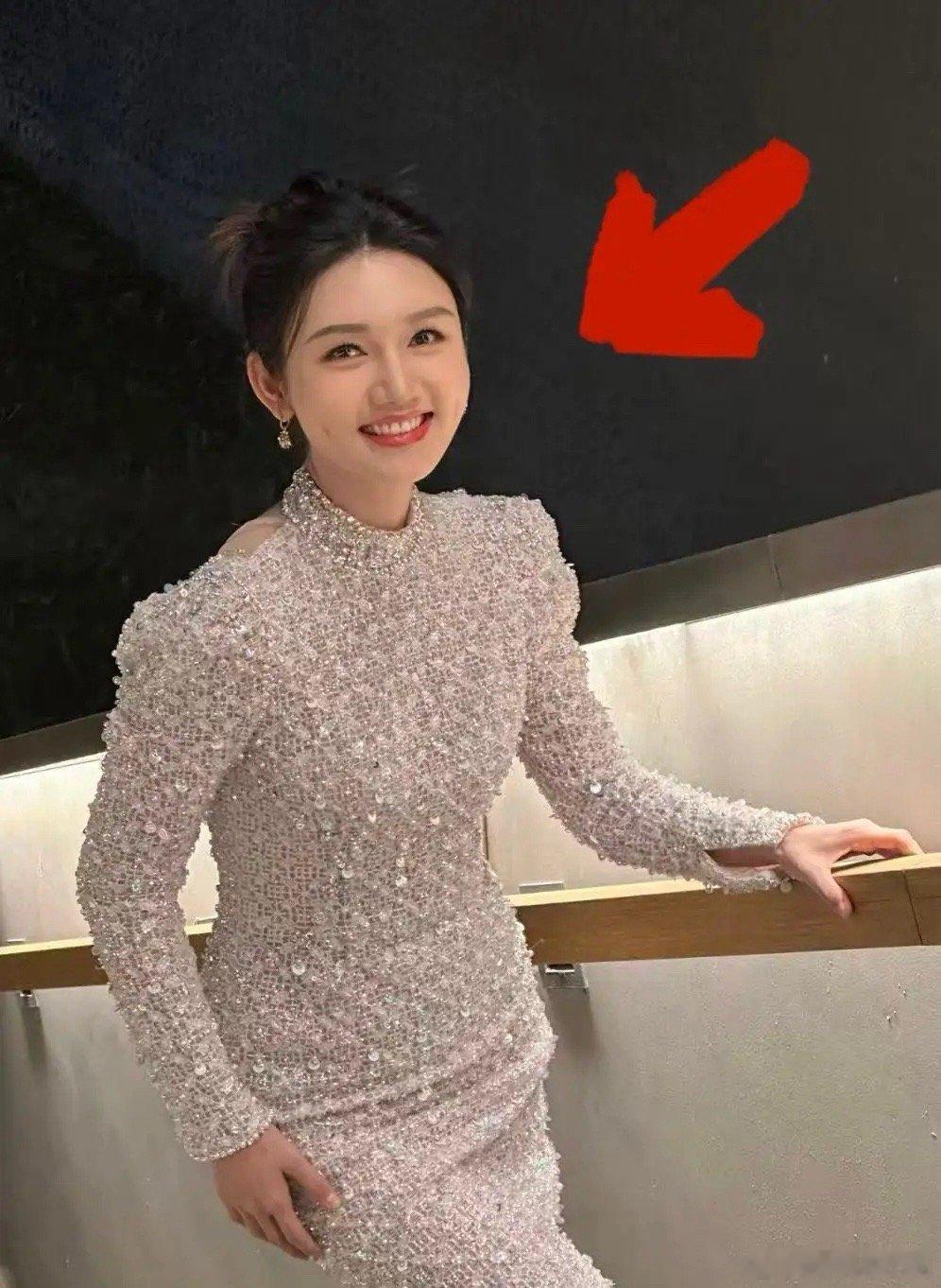 刚刚查了一下，不查不知道，一查真的是很佩服！央视女主持龙洋居然是租房的“老北漂”