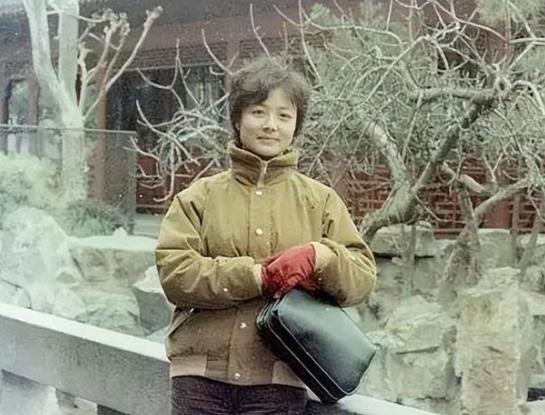 1983年，王贵娥到北京探亲，不愿回去了。正好《红楼梦》在报纸上招演员，要能进组