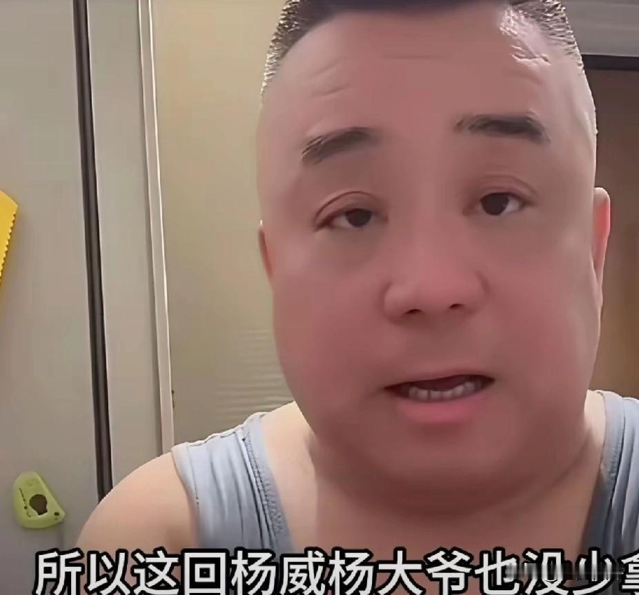 郭德纲邀请杨威去钢丝节演出，让杨威名利双收，有的人在心里羡慕嫉妒恨，也有人已经直