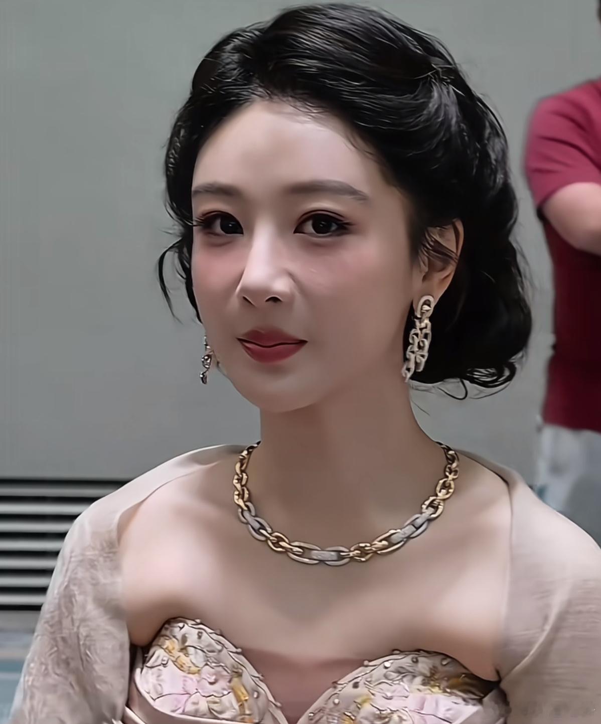 杨紫都瘦成啥样了原本我也以为是胖的原因，直到刷到模特图，感觉真不怪杨紫吧！到底是