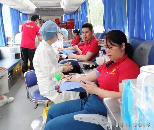 为什么现在的人们不喜欢献血啦?为何献血车前排起长龙的盛景，今天再难重现？曾几