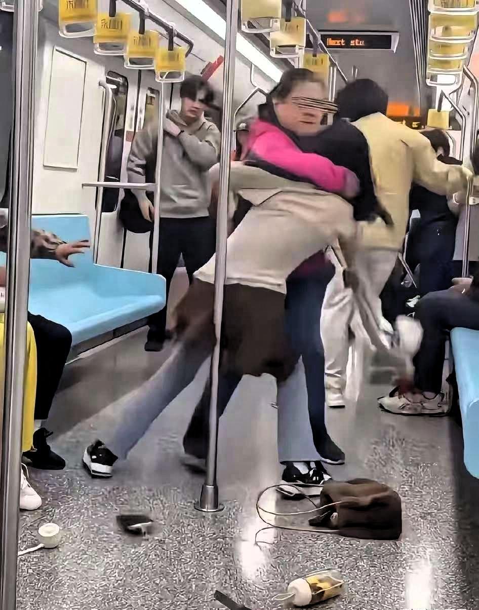 上海地铁这一架，打得好！不是因为支持谁打赢了也不是因为终于有人敢还手了。而
