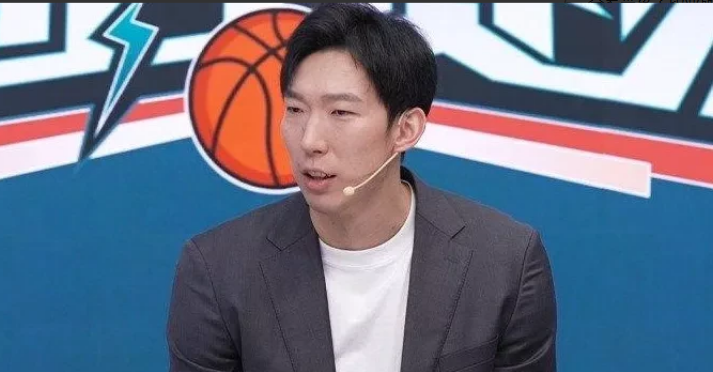中国男篮闯进决赛，最尴尬的莫过于周琦了。昨天中国男篮打出一场史诗级的胜利，率先