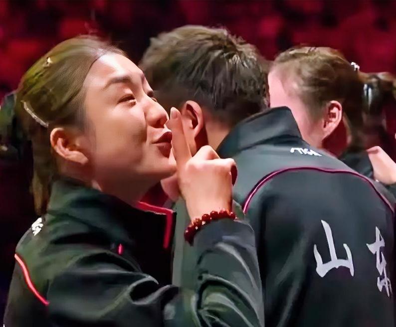 看到大家都惊叹陈梦昨天做闭嘴手势其实没什么好惊讶的她这么做的原因只有一个