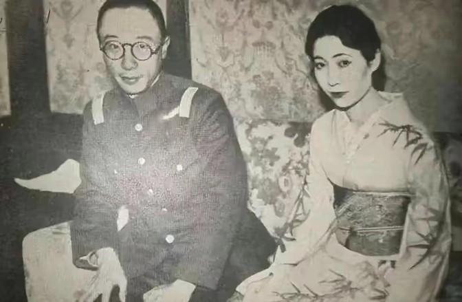 1926年，22岁唐怡莹，趁着丈夫不在家，和25岁张学良在床上激烈正酣。几天后，