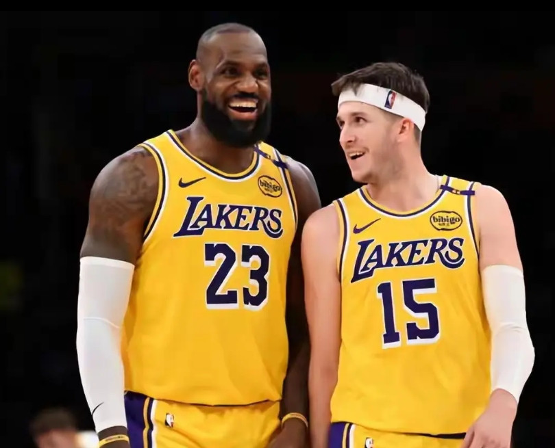 别再尬黑詹姆斯“刷分”！最后一攻的选择尽显领袖格局还在说詹姆斯为了得分上双