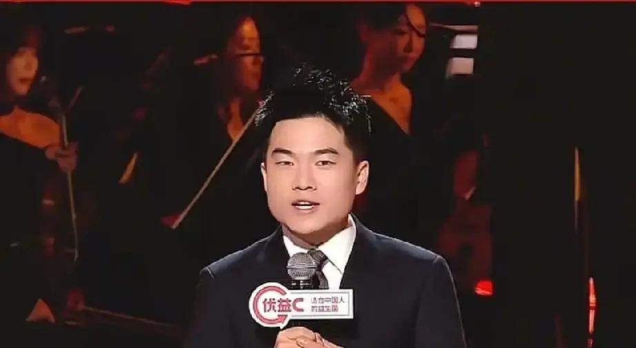 3小时背30本书，他挣了300万昨天刷到董宇辉卖书，3小时没看提词器，张嘴