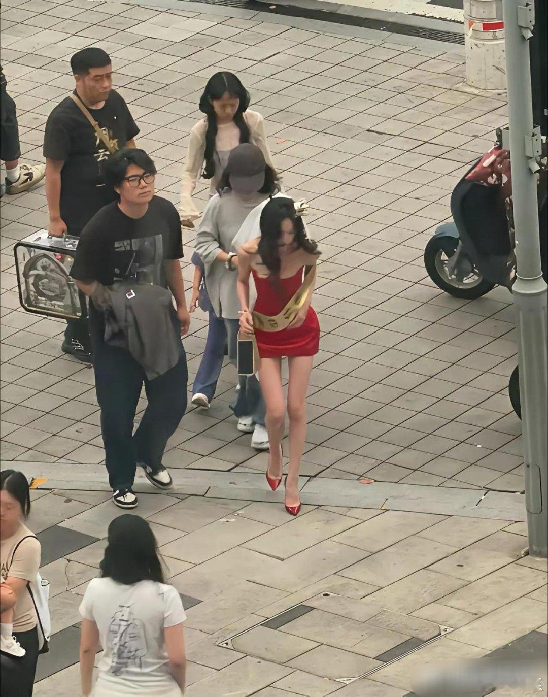 只有瘦到这种程度，上镜才刚刚好