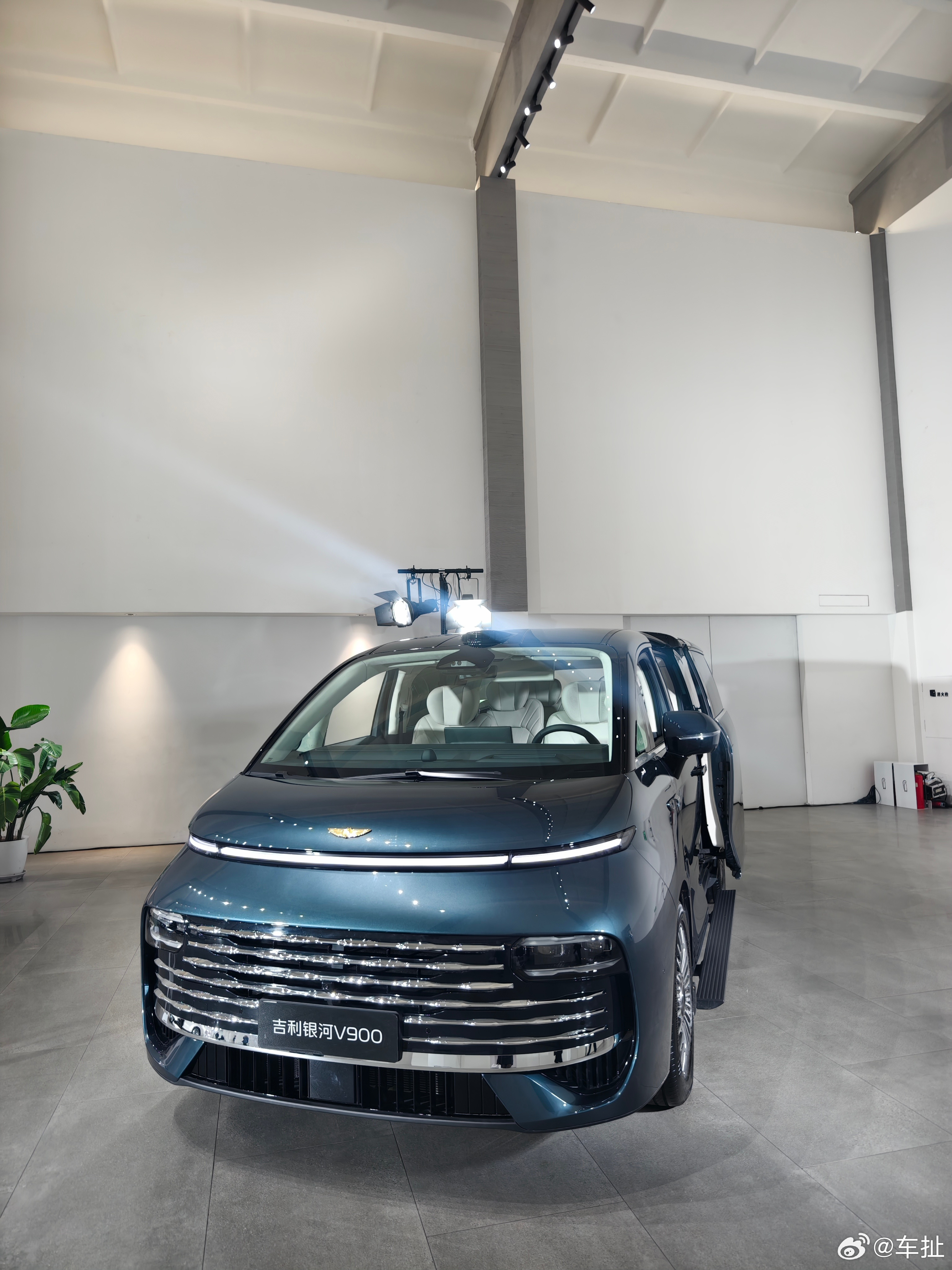 体验了下吉利银河V900彻底放下“第三排是惩罚位的”偏见了而且后备箱居然能！