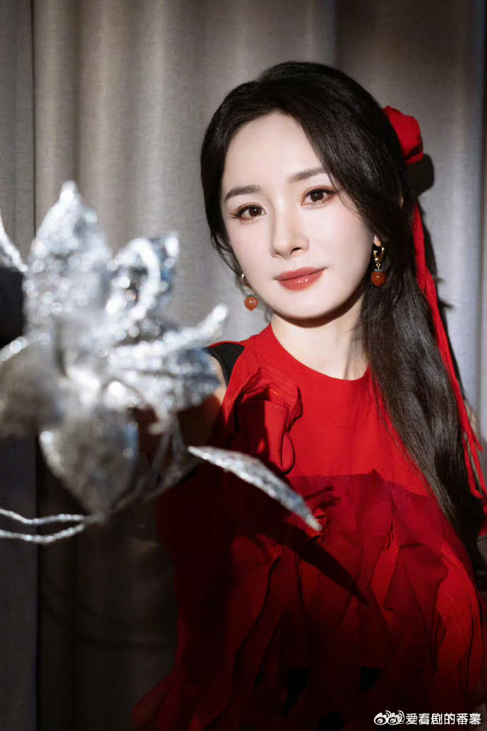杨幂舞幂娘杨幂在《密室大逃脱》里跳舞的表现真的好棒超有魅力，跳舞真的是把气质拿捏
