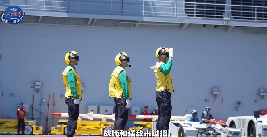 虽然辽宁舰和山东舰都是滑跃航母，但是得益于更加高效的保障体系，辽宁舰和山东舰的舰
