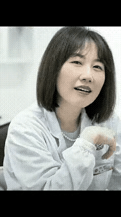 视频究竟是谁拍的？目前怀疑对象有三个群体。第一群体是自拍，若是他俩自己拍着玩