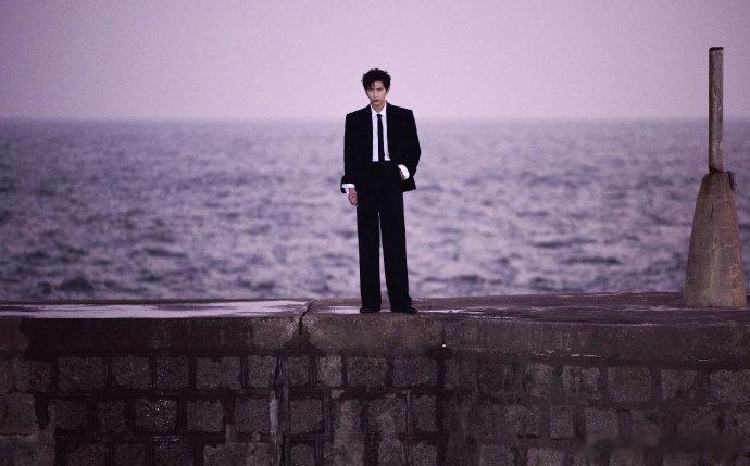 王安宇是深情眼不是生擒眼王安宇那回眸我当场定住，这哪是深情眼啊，根本是逮捕令！B