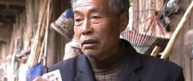 《穷汉巨款背后的骗局》2024年初春，浙江省天台县公安局接到一份特殊的举报。举