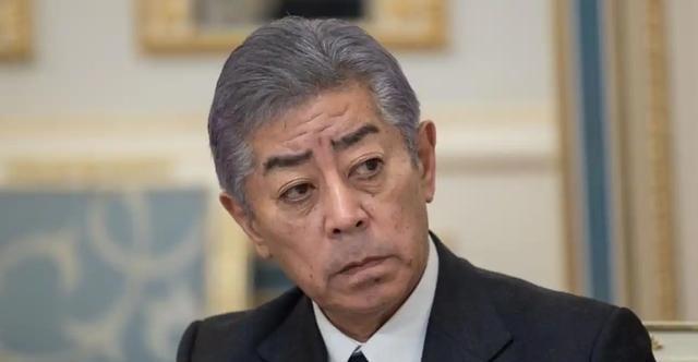 日本彻底沸腾了！9月28日，岩屋毅率团访华，在北京见到了中方负责外交事务的高级官