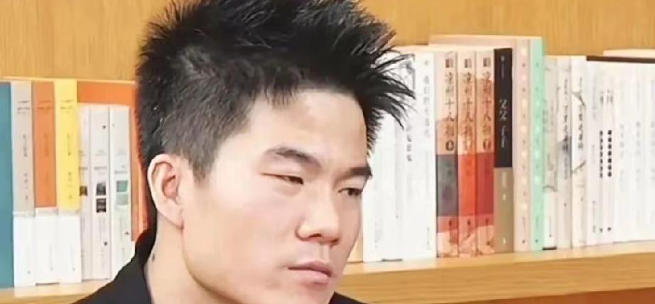 董宇辉又上热搜了，这次不是因为卖货翻车，而是自爆不会管理公司。他说自己快一千