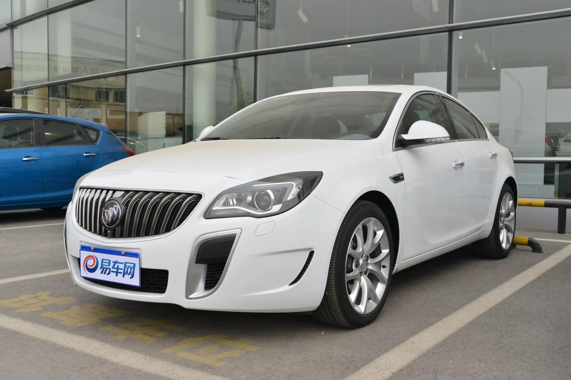 别克君威曾经是我很喜欢的一款B级车，设计年轻操控又好。十多年前均价20万以上，现