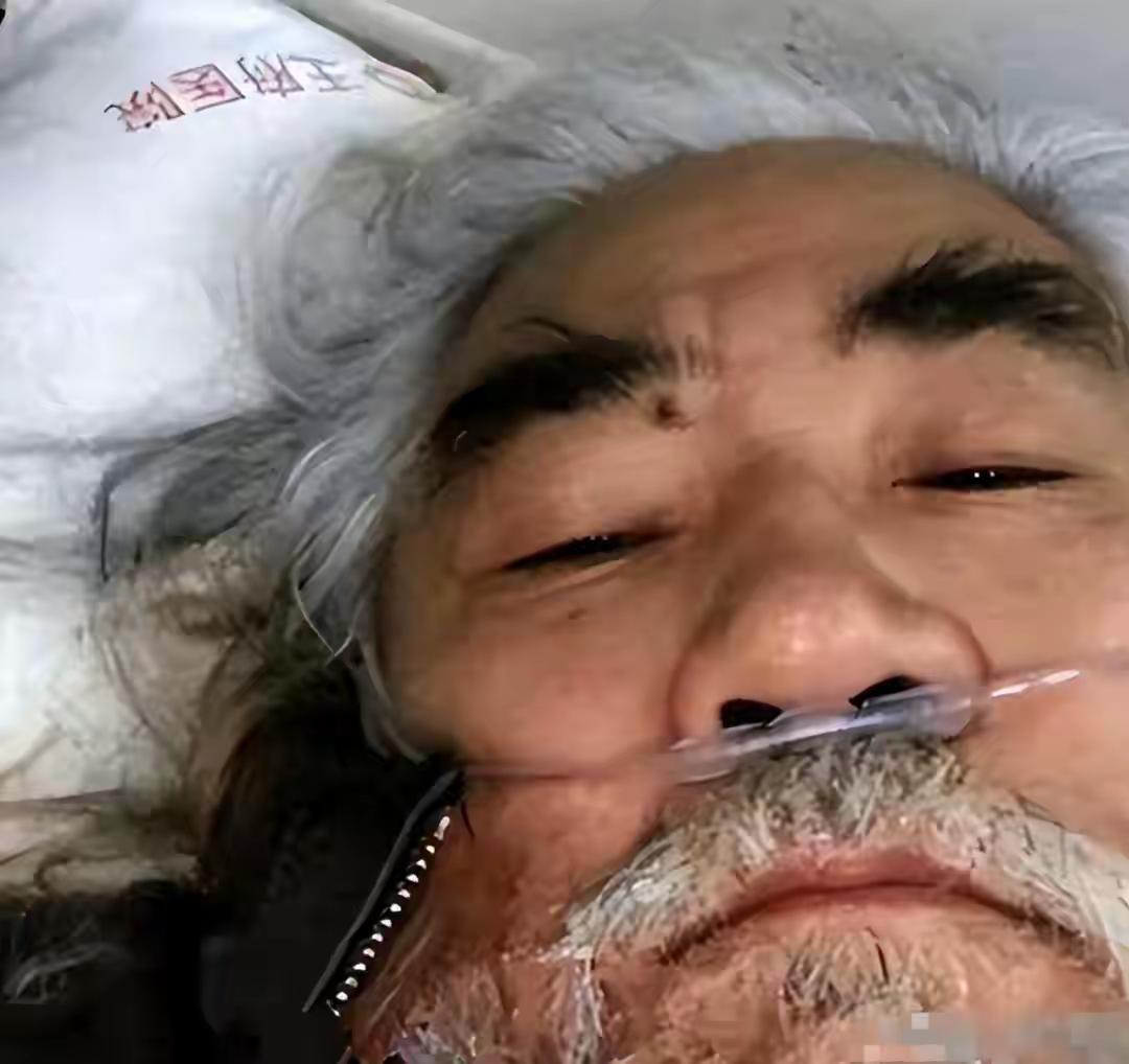 74岁张纪中晚节不保，三婚娶小31岁的杜星霖，高龄连生四胎，频繁在网上秀恩爱，却