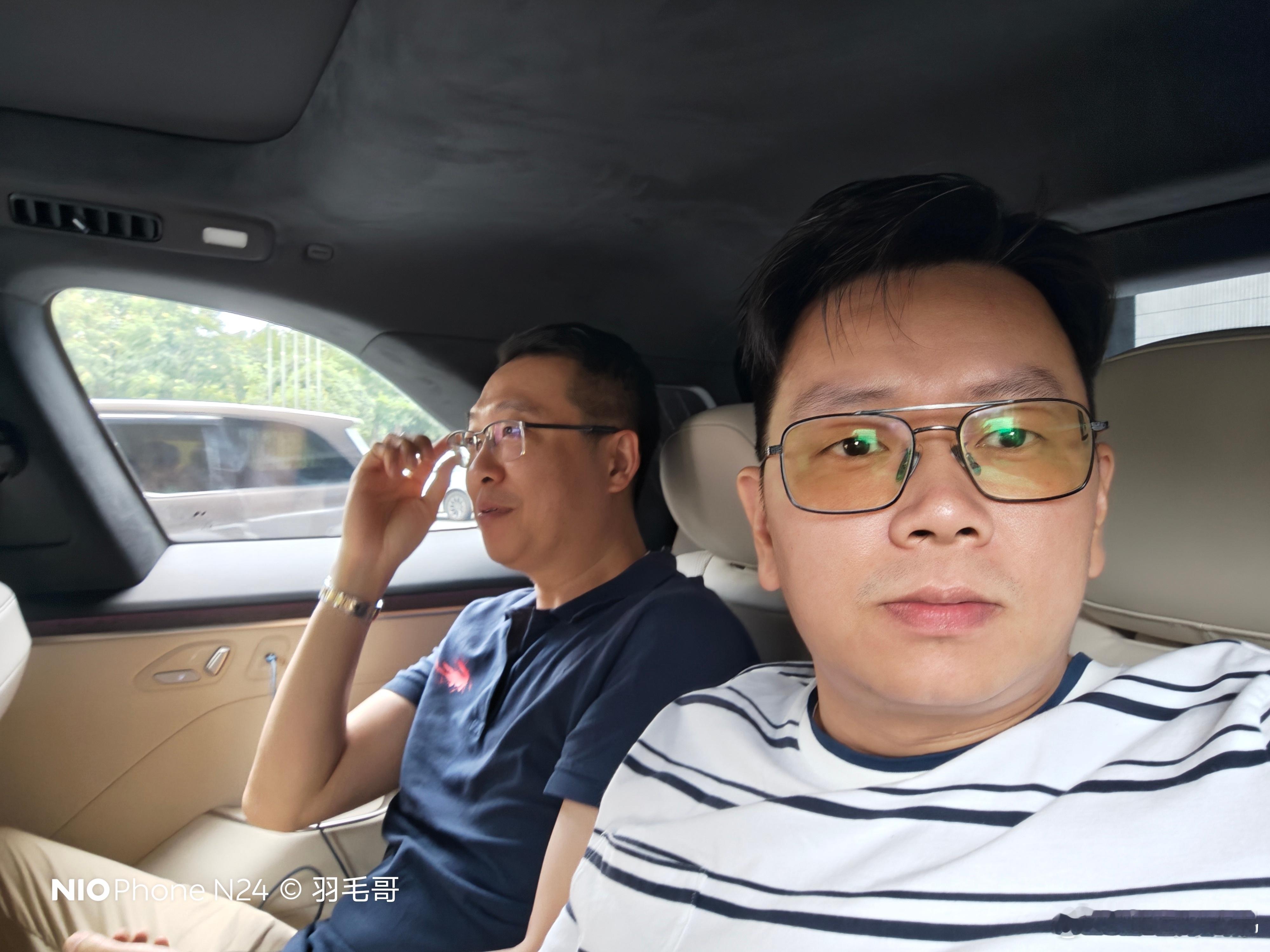 我只是蹭个免费的车去交付中心，有人让我坐车里等，结果突然他就上车了[捂脸哭][允悲