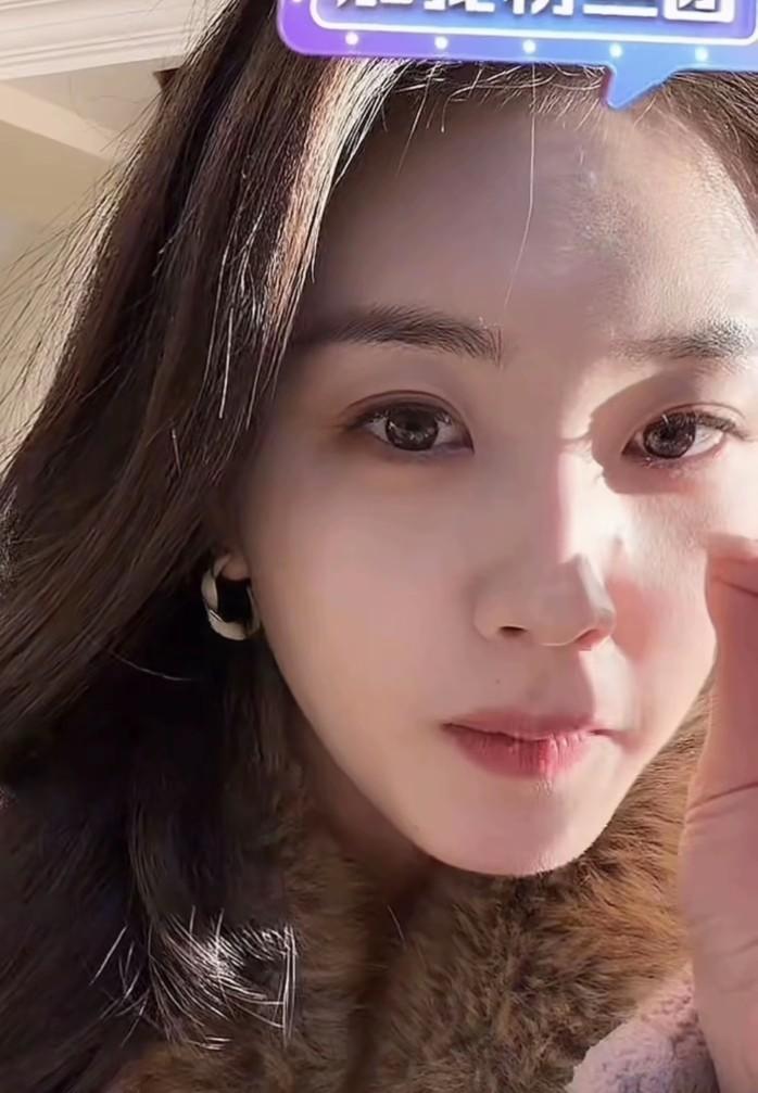 一场30分钟的直播郭宇欣直接掉粉2万不是因为她说错话而是因为她话太多了郭