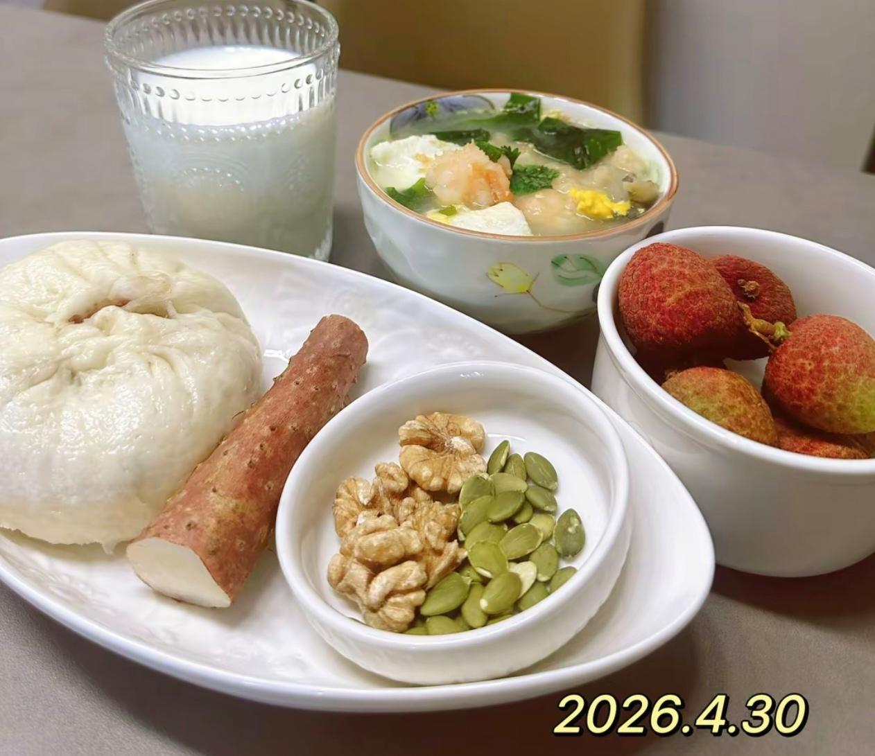 由衷佩服堂嫂！孩子初三住校两年，伙食一般，营养跟不上，正合适瘦小单薄。