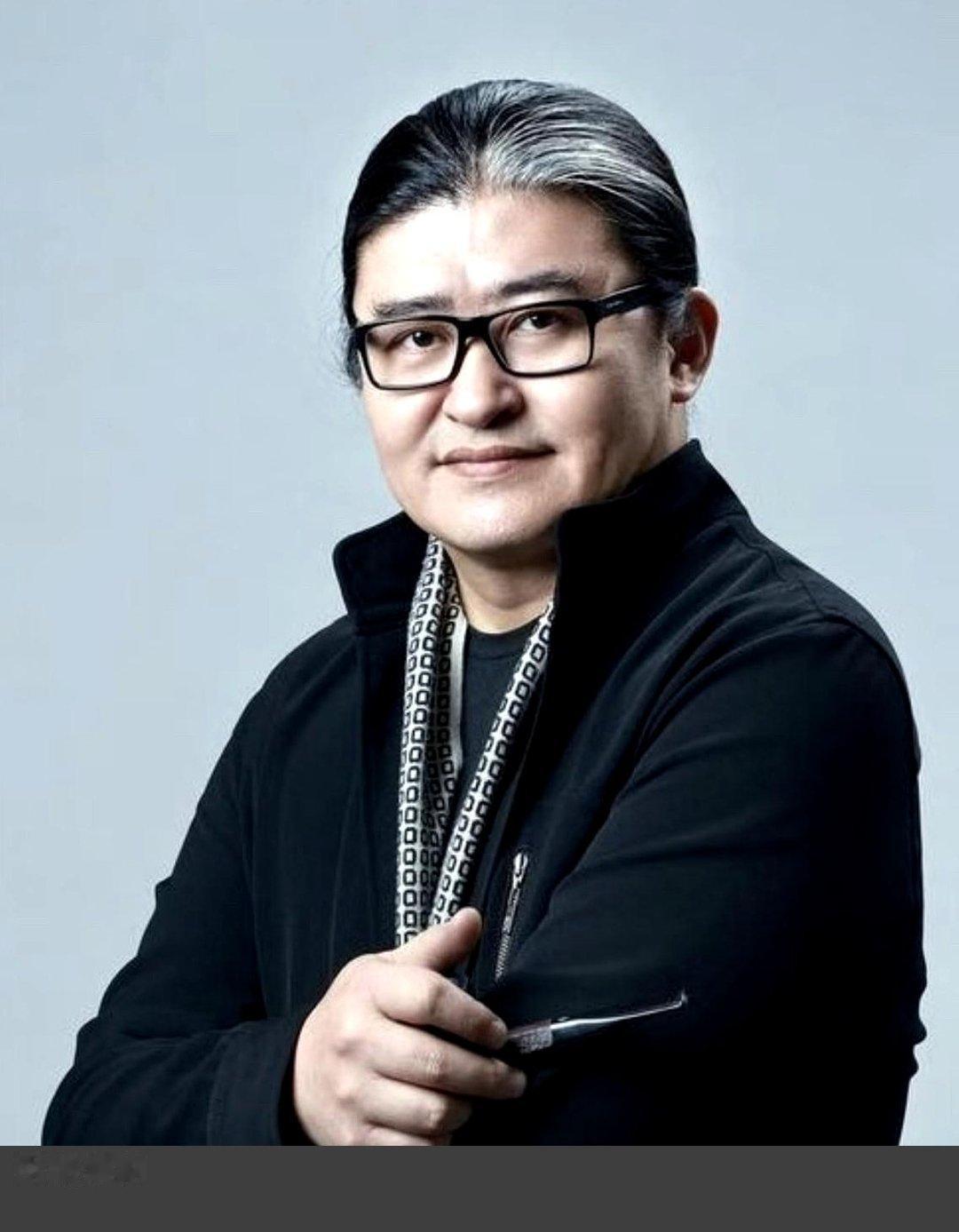 这两天有人替他算账，说刘欢留下多少房产、多少存款、多少版权收入。有件事比这个数