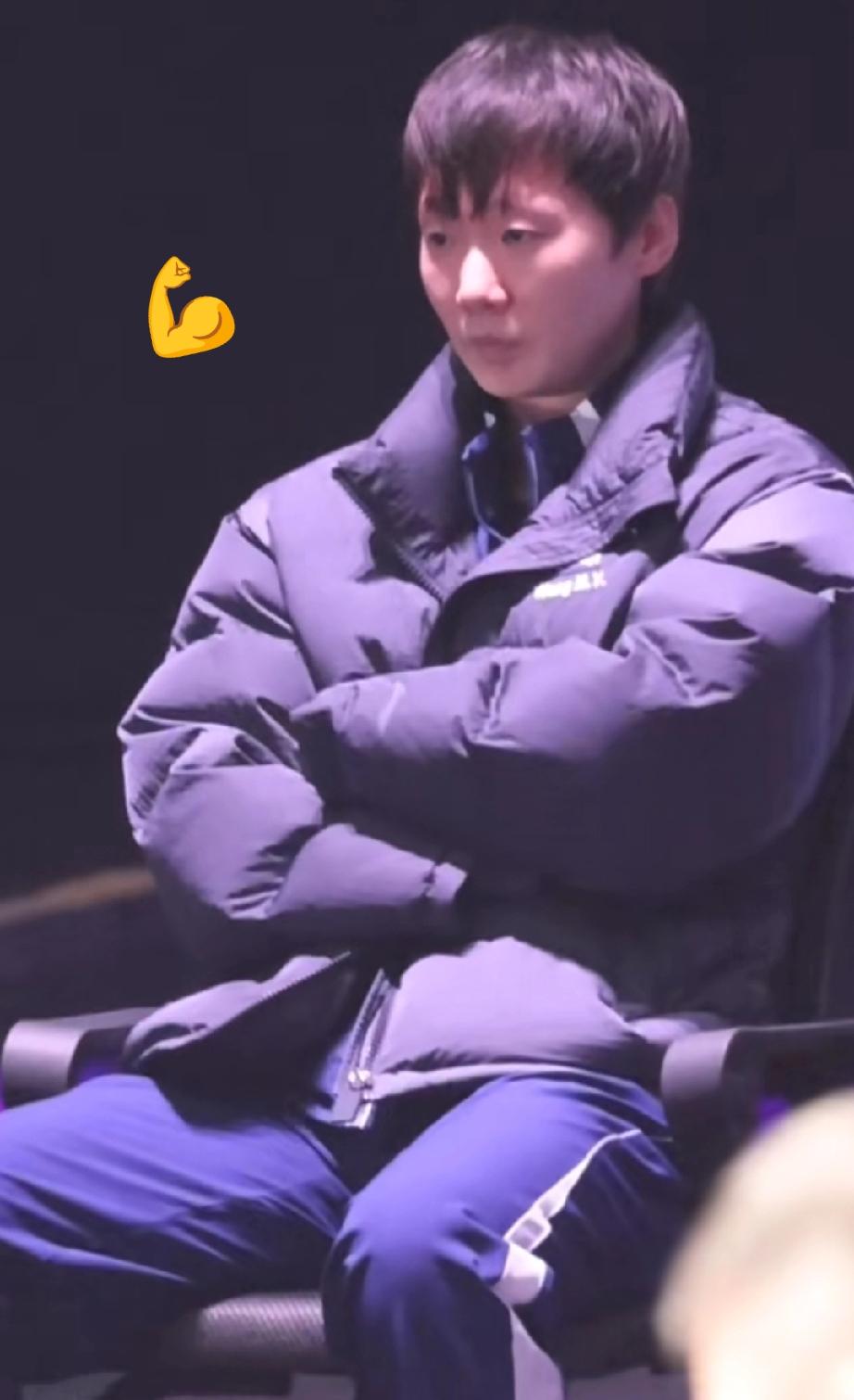 最新鲜的王曼昱来看蒯曼比赛了！看着鳗鱼的状态还不错，休息几天的鳗鱼身体应该恢