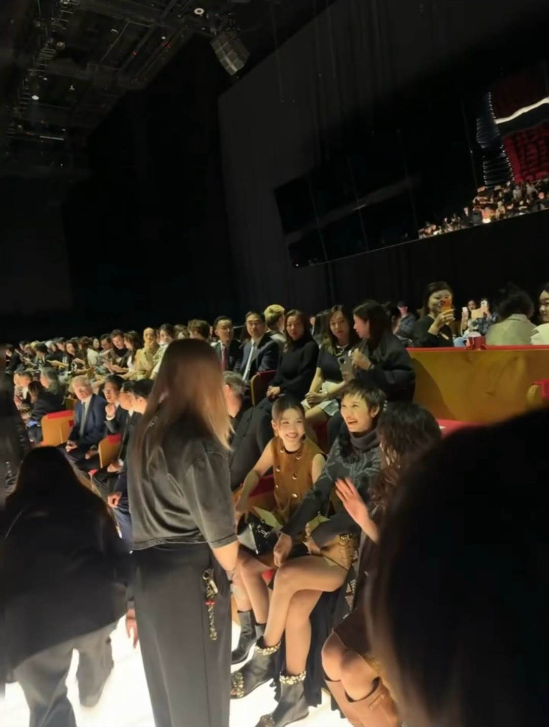 哎呦我姐和我妹打招呼了！！！！