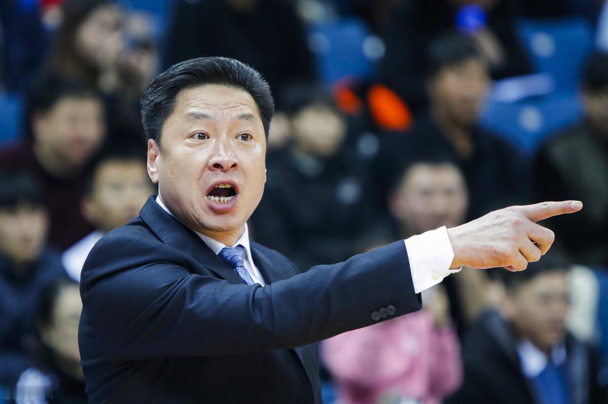 好家伙！CBA3大现役冠军教头都是李春江的徒弟！1、李春江2013年从广东宏远