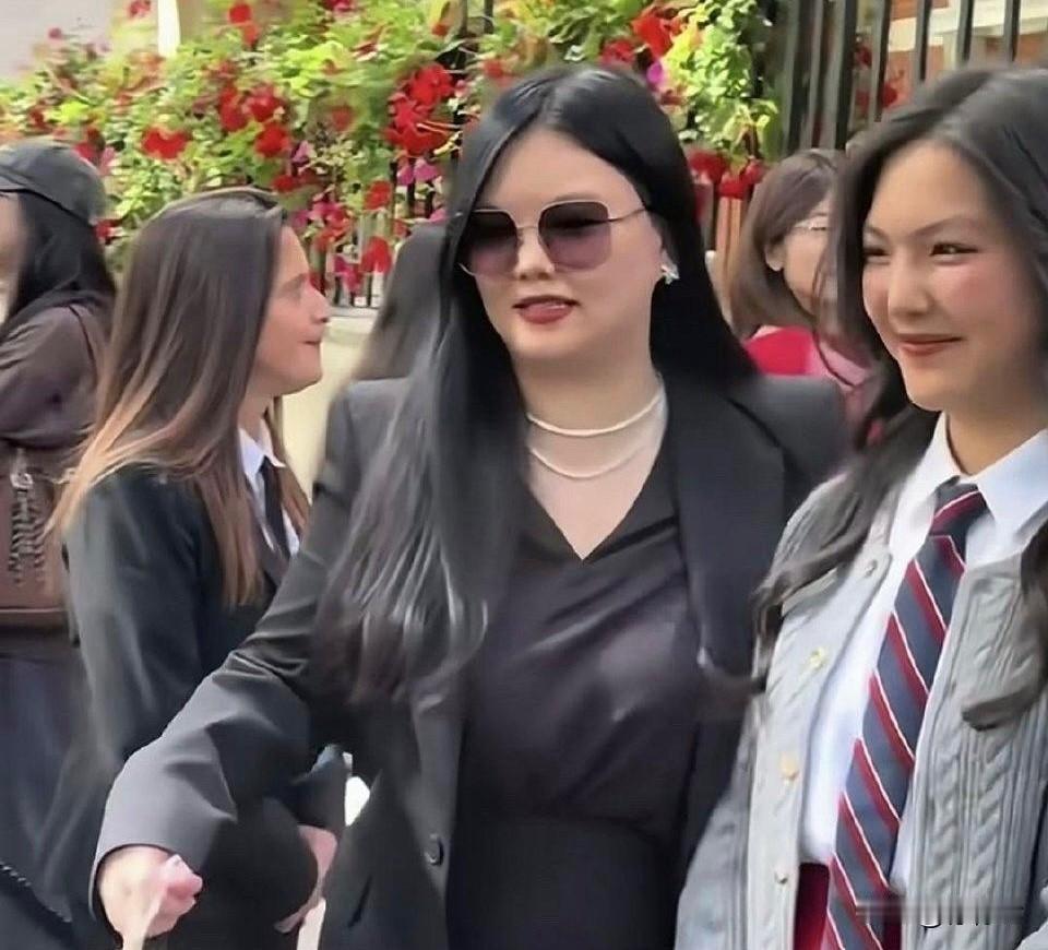 一文读懂，为何47岁李湘总是执着炫富⁉️李湘为什么总在镜头前炫富？李湘真的很有