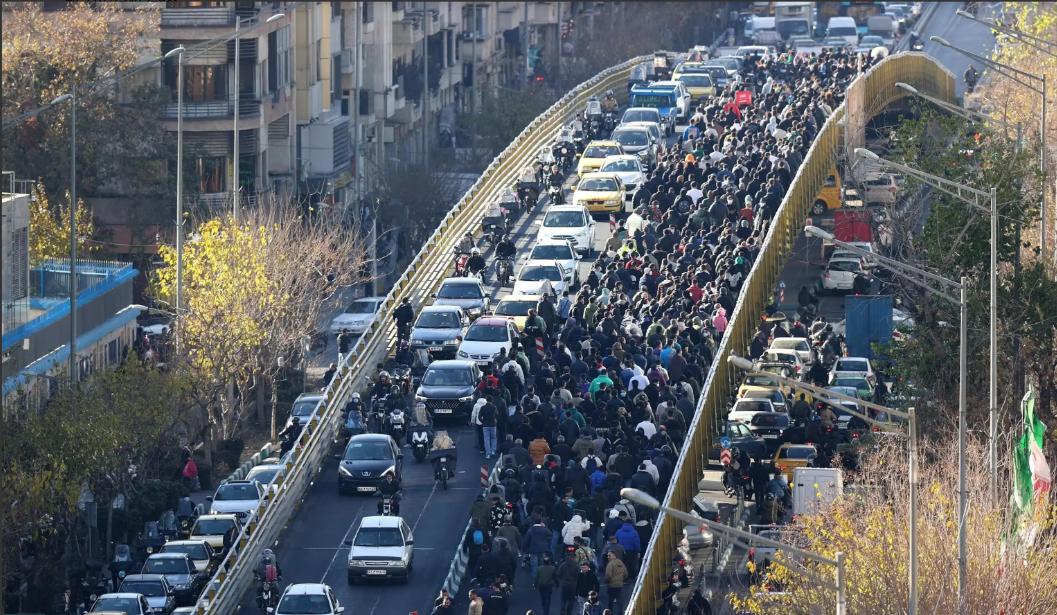 伊朗到底怎么了？我这么说你就懂了：十年前，若你将100万美元，换成伊