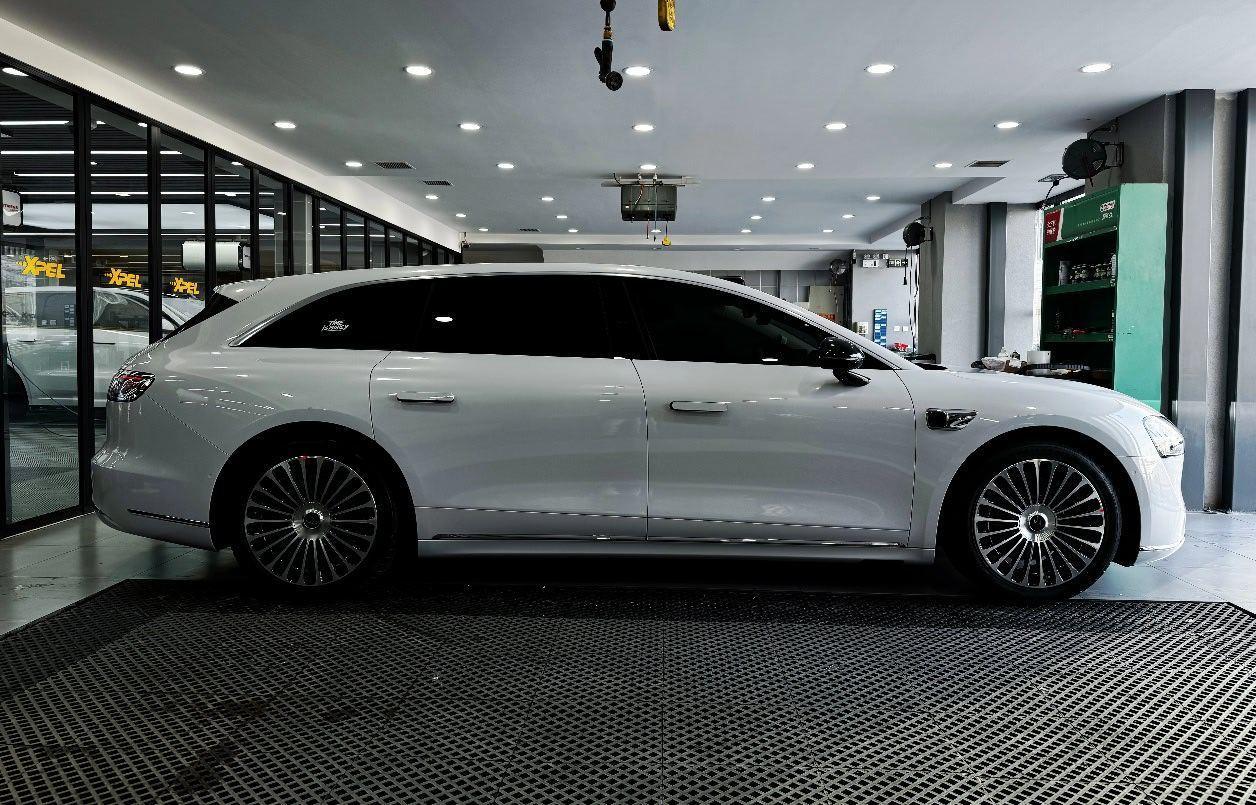 用户自己弄的享界S9T白色涂装。白色的很显典雅高贵，以后会官推吗？