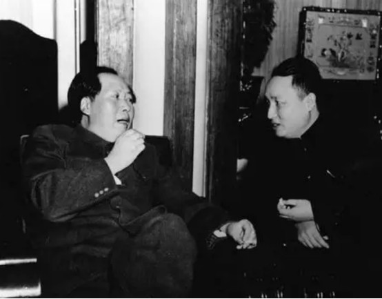 1956年毛主席做出预言，台湾未来只有两条路，现在看真的精准！毛主席说：“台湾想
