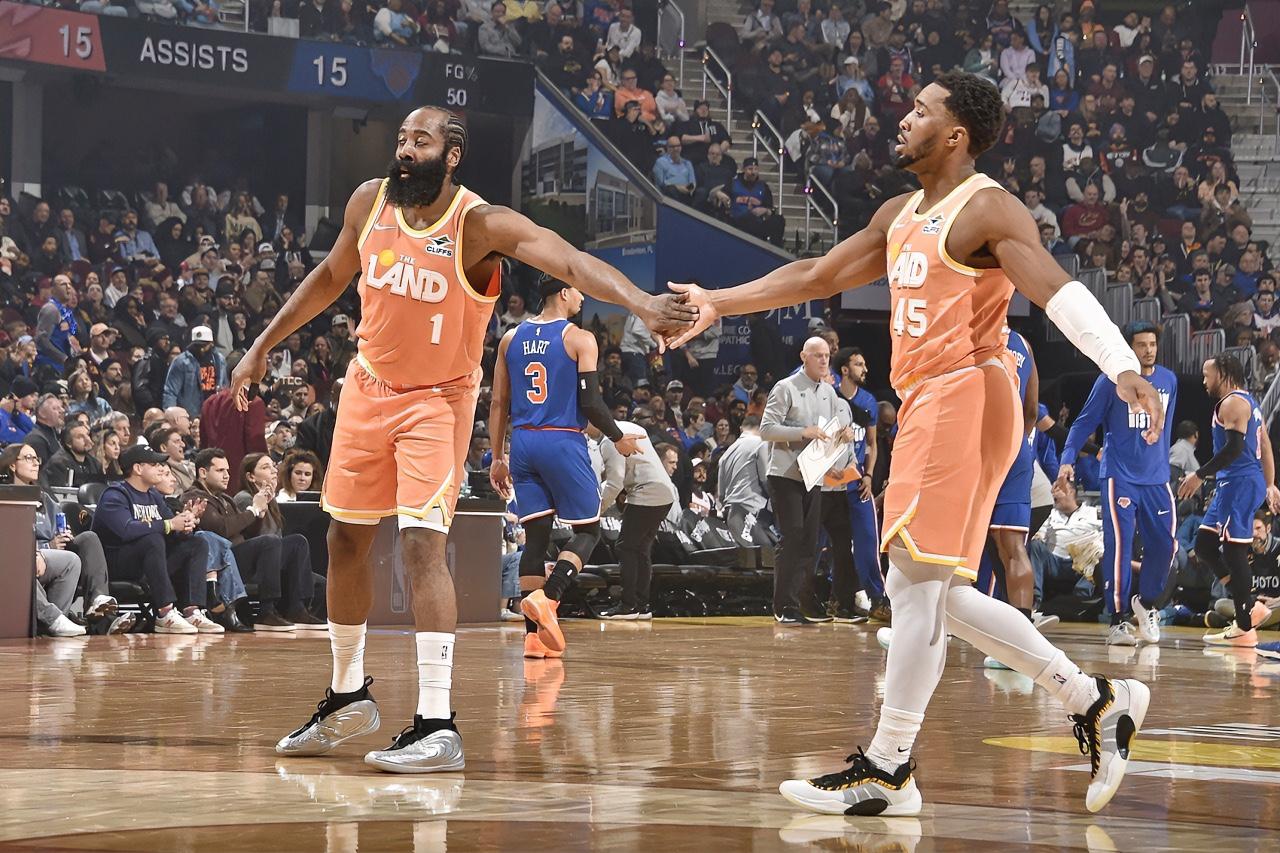 米切尔：登哥，你梦游一整场，不应该啊？我这15000分，就这么“里程悲”了？？？