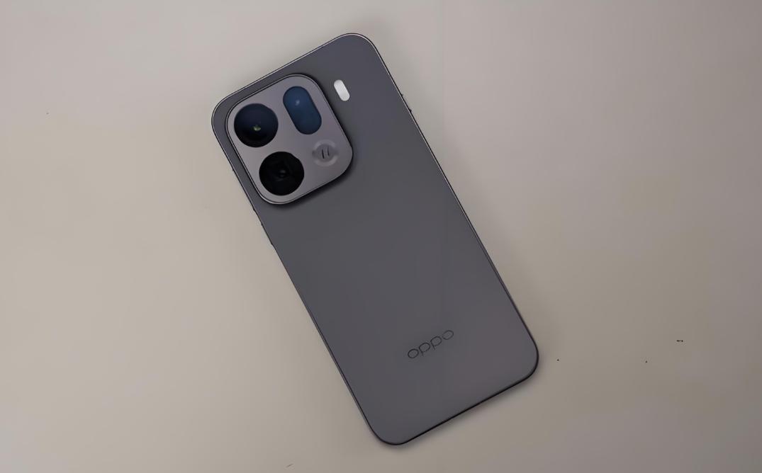 联名与高像素背后的硬实力当下手机的核心发展赛道，绕不开处理器与拍照，而拍照正成