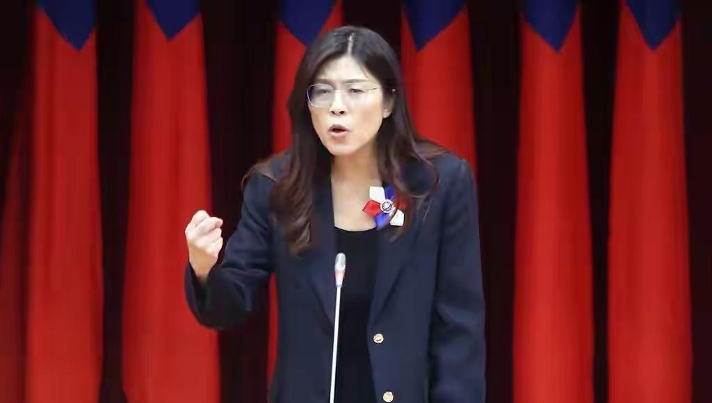 郑丽文向世界宣告：台湾是中国的一部分，任何人别想改变！国民党主席郑丽文最近就