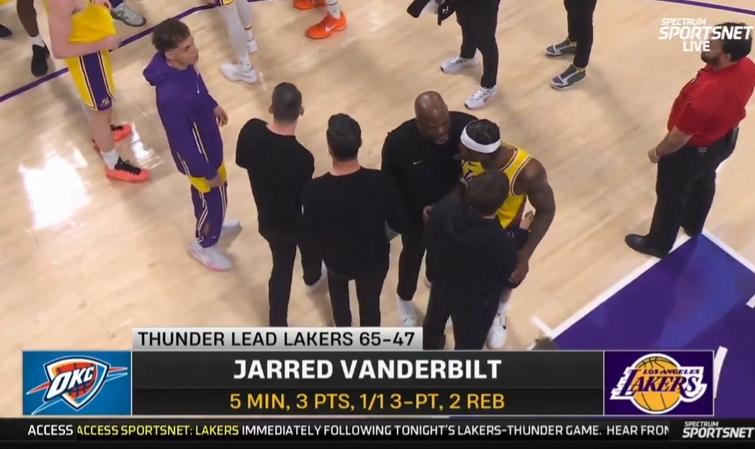 范德彪和雷迪克此前就有冲突，曾经范德彪因为替队友出头，拉架，被雷迪克雪藏过一段时