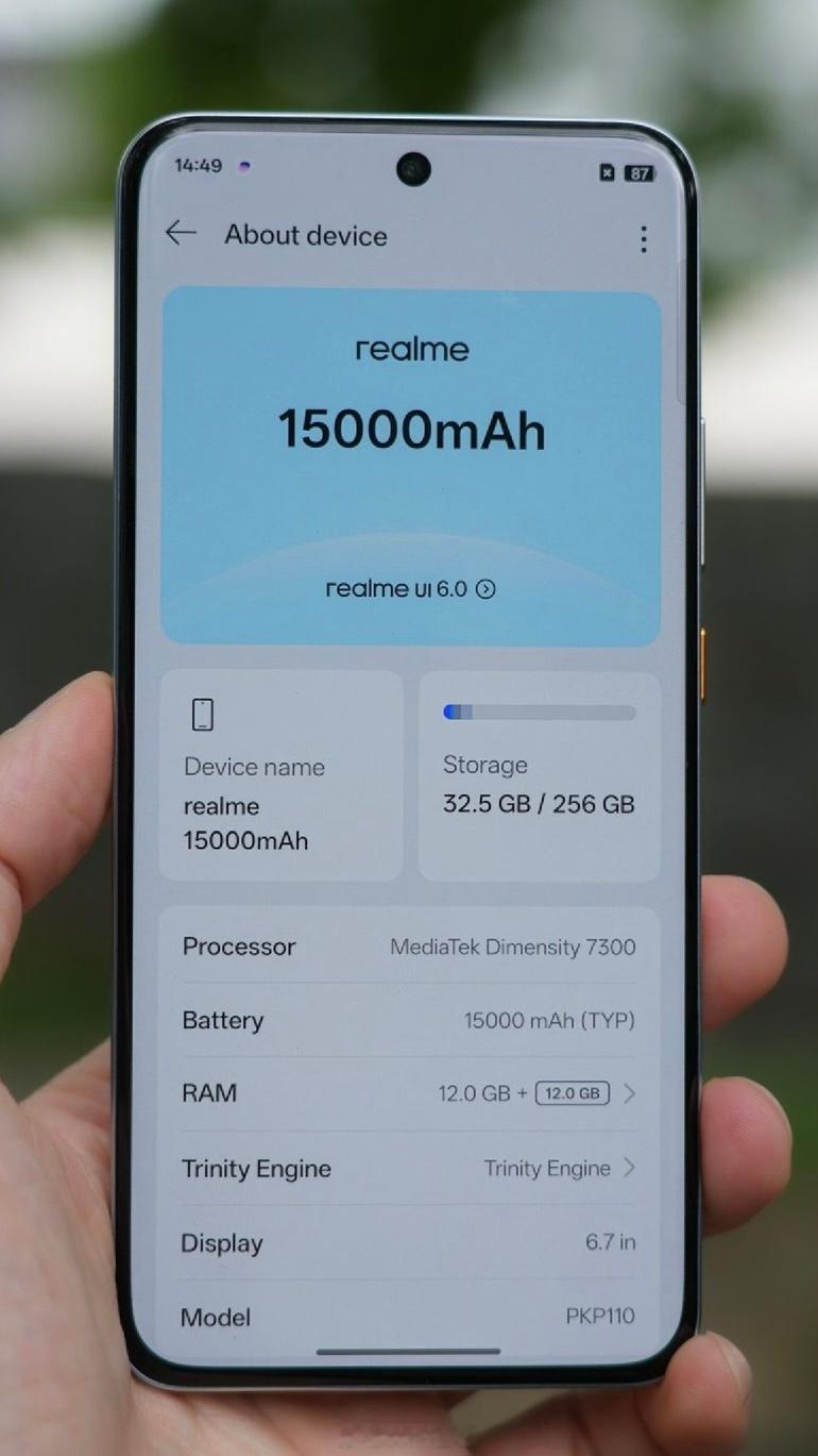 真我这台15000mAh电池原型机搭载的是联发科天玑7300处理器，看惯